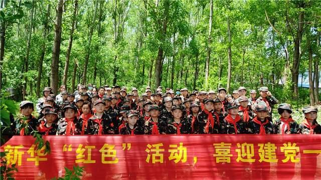 已婚女人同时和两个男人交往游戏画面